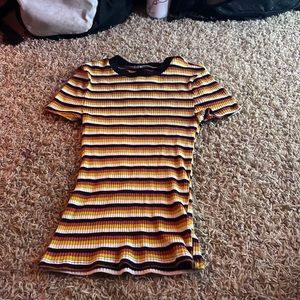 Red, yellow, black, and white shirt sleeve shirt